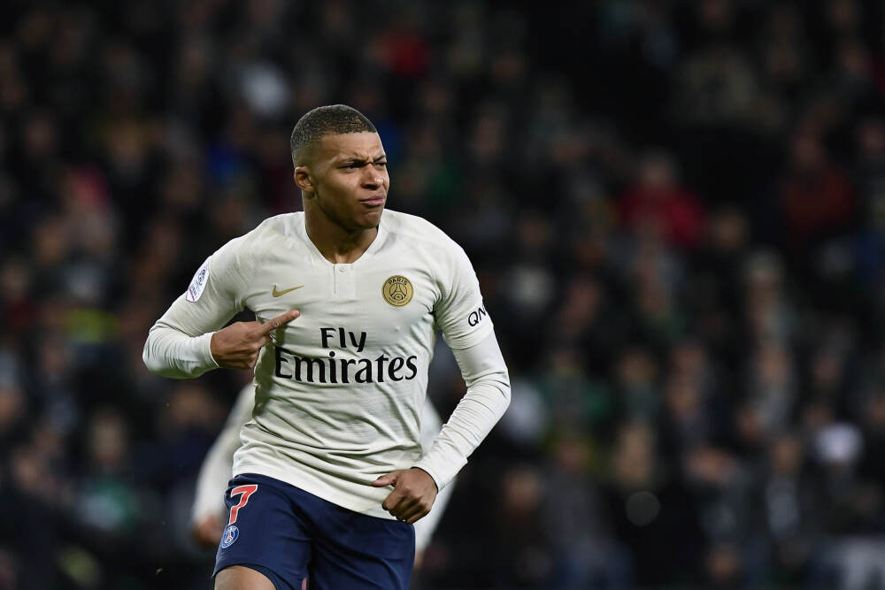 飞机被吹出跑道！北欧冬季风暴致死两人